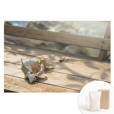 Netkaná tapeta Mušle na dřevěné lavici