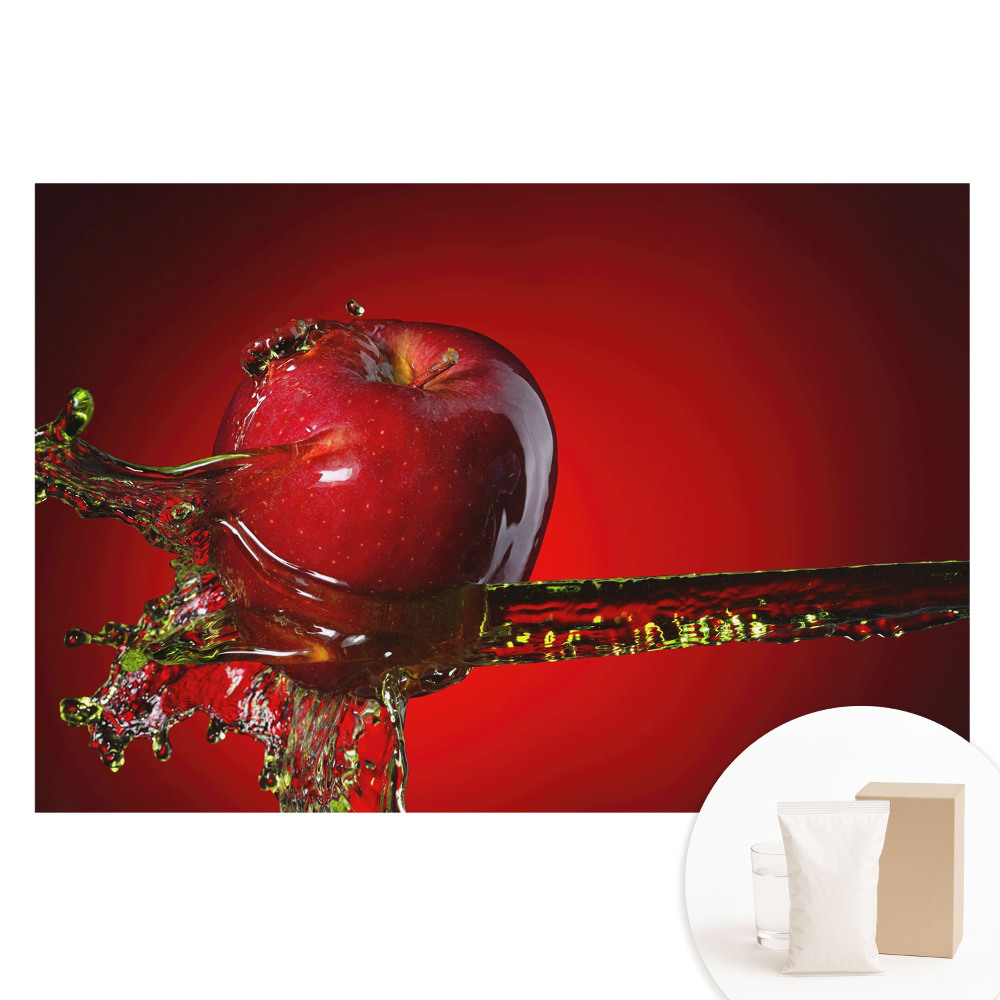 Fotografická tapeta na netkané textilii Dynamické červené jablko v tekutém stříkanci
