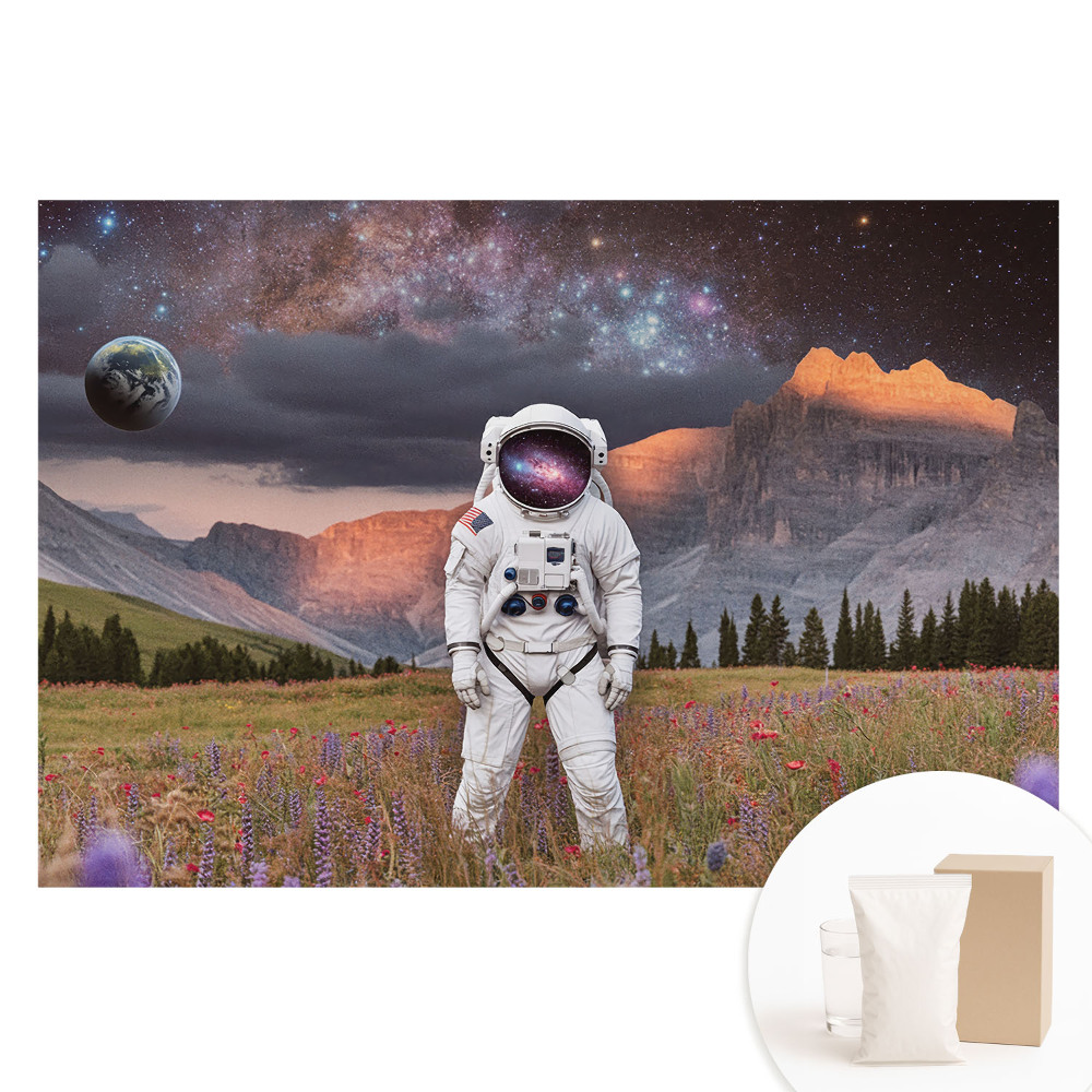 Fototapeta na netkané textilii Surrealistický astronaut v horách