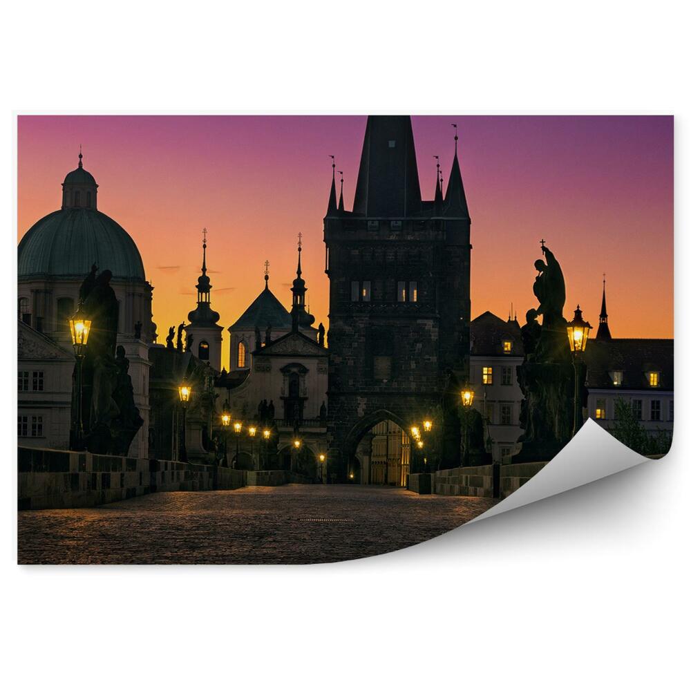 Samolepící fototapeta Karlův most Praha barevné sochy na obloze