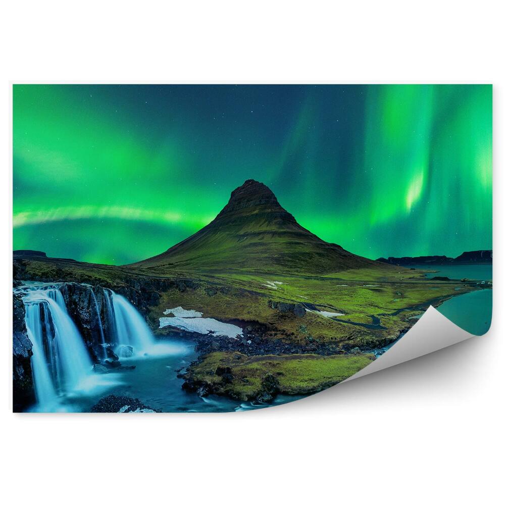 Fototapeta Zelená světla nad horami malý vodopád