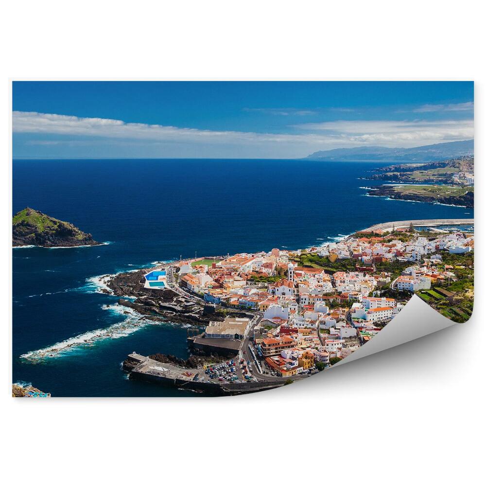 Samolepící fototapeta Panoramatický pohled na město Garachico oceán hory obloha mraky