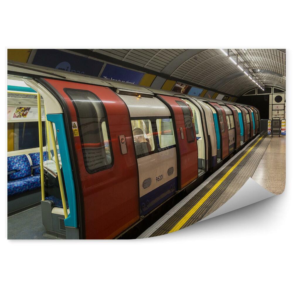 Fototapeta na zeď Stanice londýnského metra Cesta vlaku metra