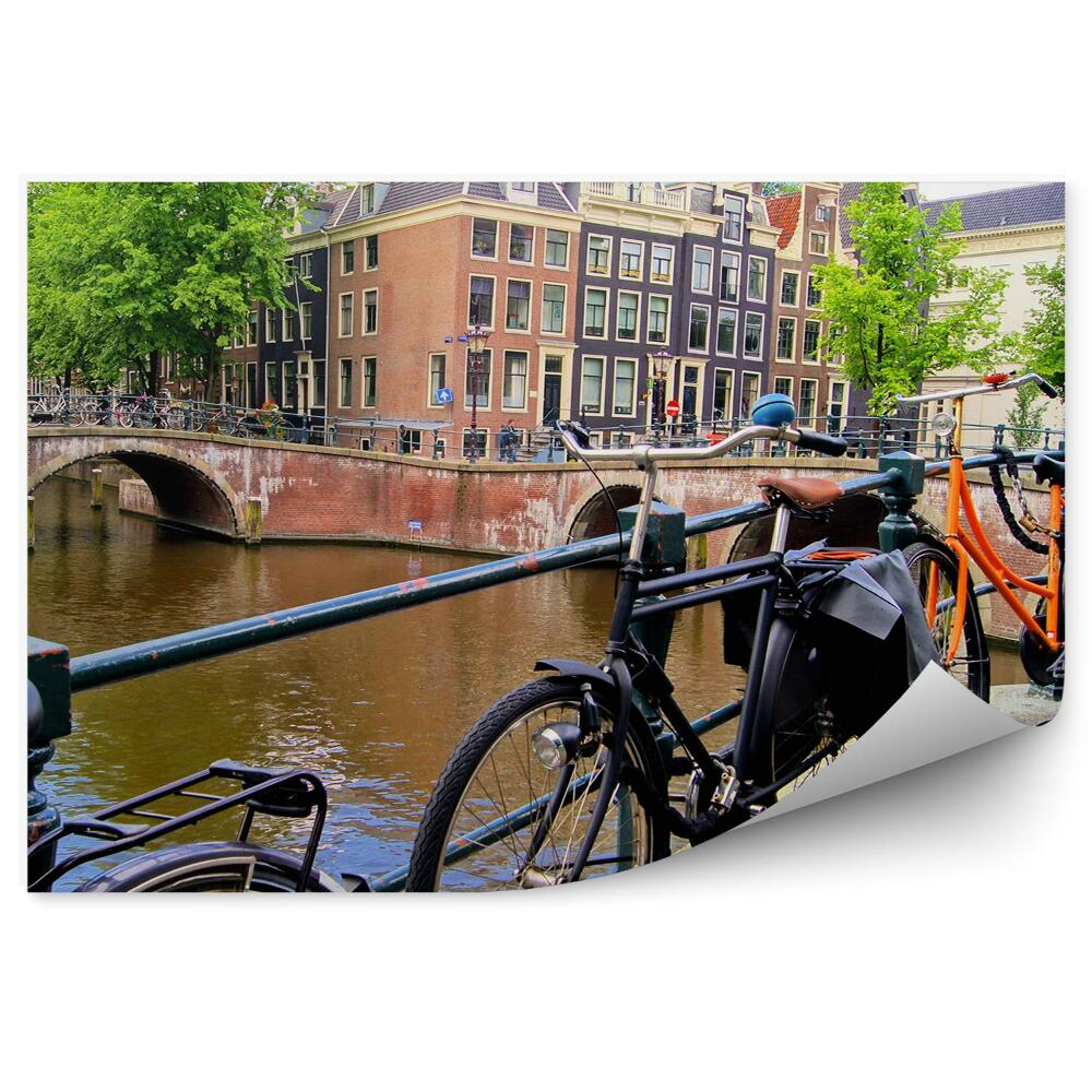 Fototapeta Most přes kanál v Amsterdamu s jízdními koly město