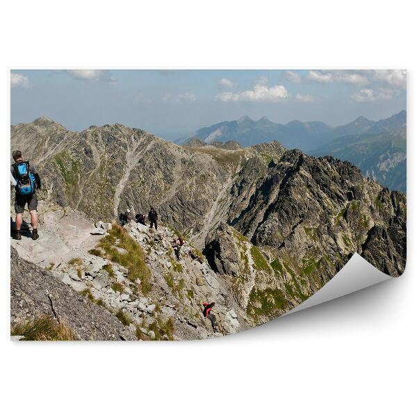 Samolepící fototapeta Vysoké Tatry Kriváň obloha mraky lidé