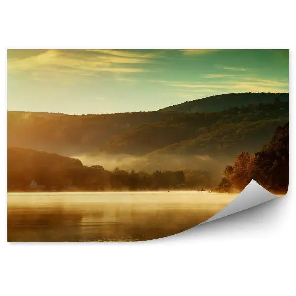 Samolepící fototapeta Krásná podzimní krajina jezera v ranní mlze