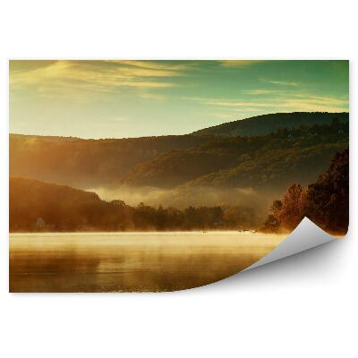 Samolepící fototapeta Krásná podzimní krajina jezera v ranní mlze