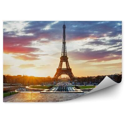 Samolepící fototapeta Město Paříž Eiffelova věž zatažená barevná obloha