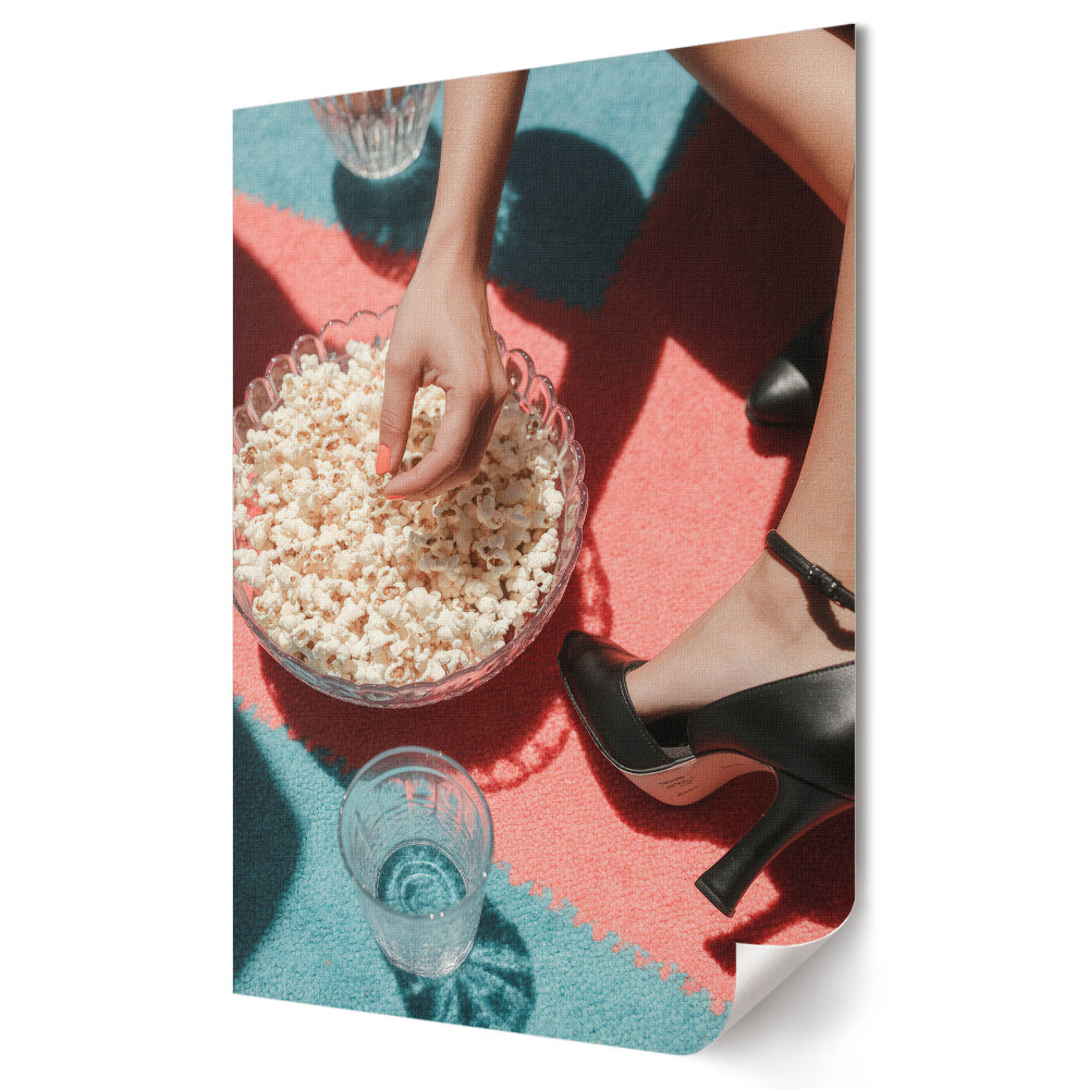 Moderní grafika na plátně Popcorn a elegance v letním slunci