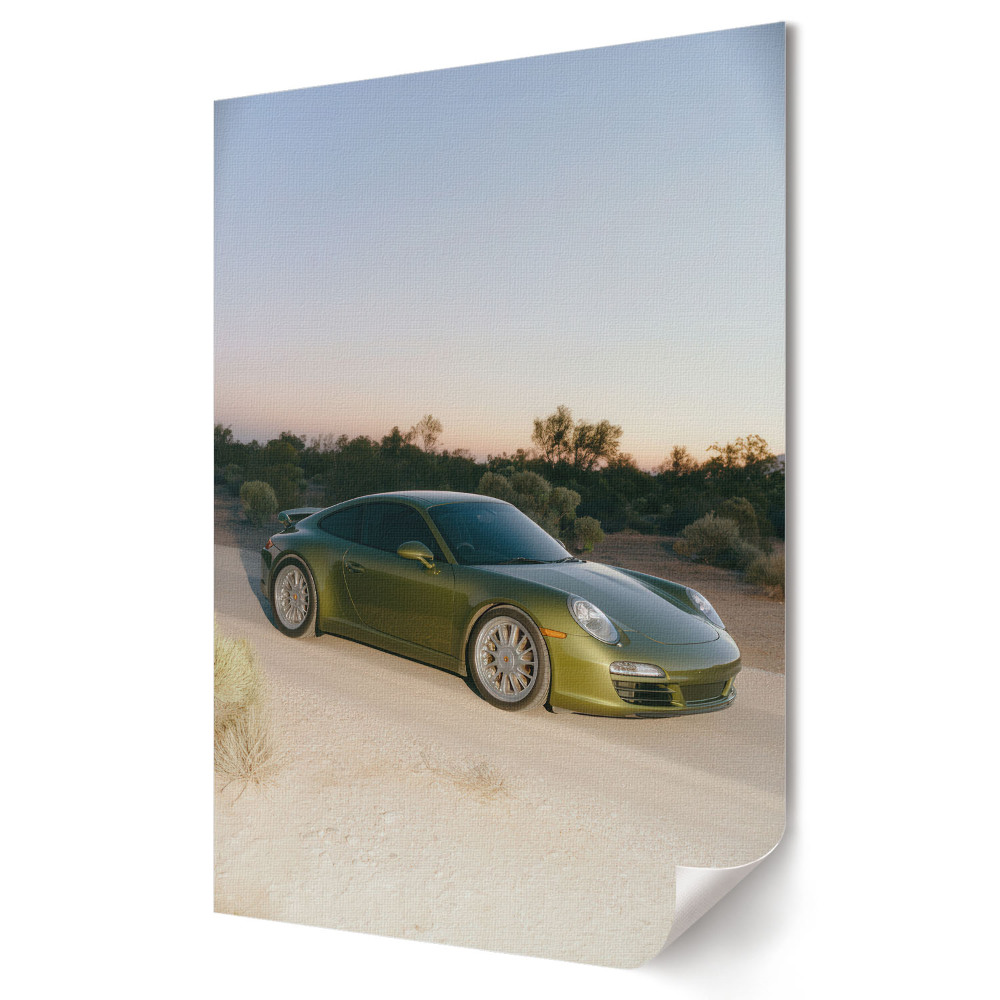 Moderní grafika na plátně Zelené Porsche na pozadí pouště