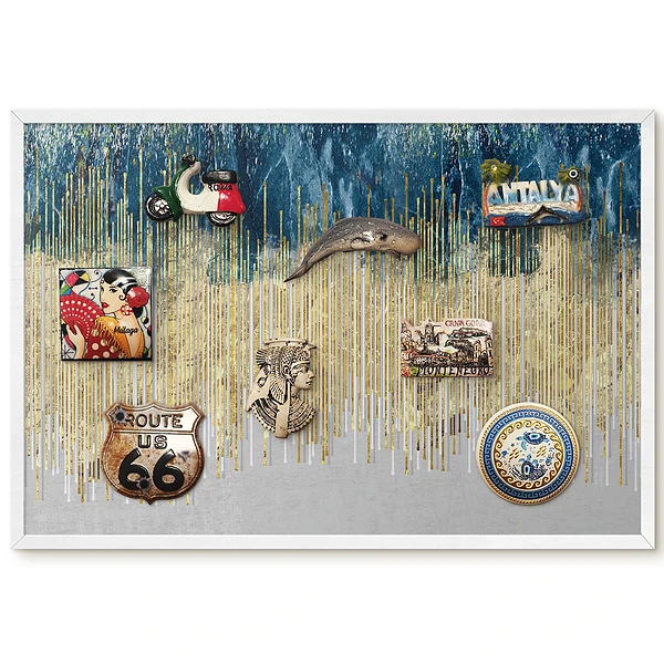 Magnetická tabule na zeď v bílém rámu s motivem modrožlutohnědých svislých čar