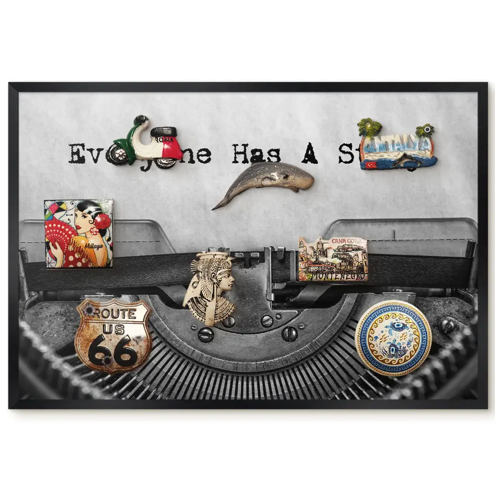 Ozdobná magnetická tabule v černém rámu s motivem retro psacího stroje