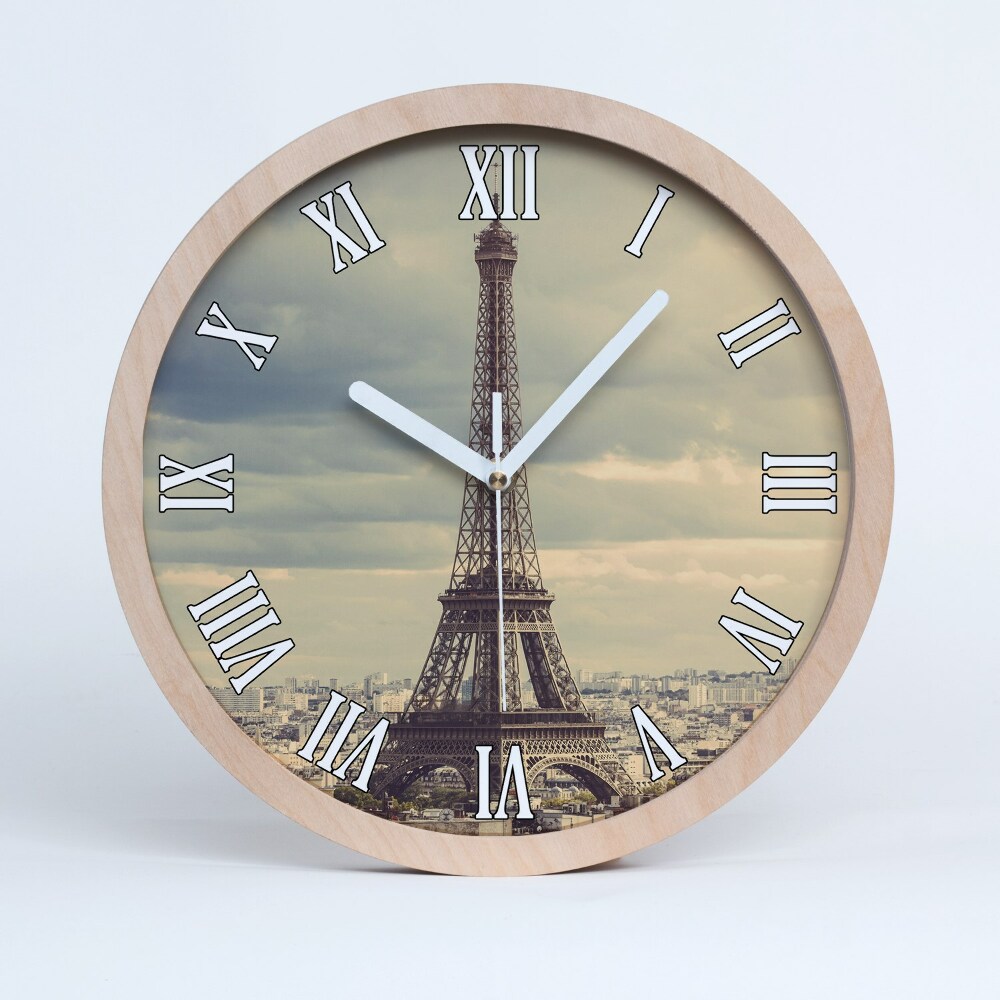 Okrúhle dřevěne hodiny Eiffelova věž v Paříži