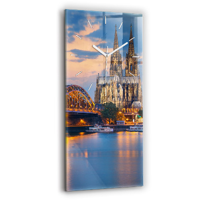 Vertikální nástěnné hodiny Pohled na radnici